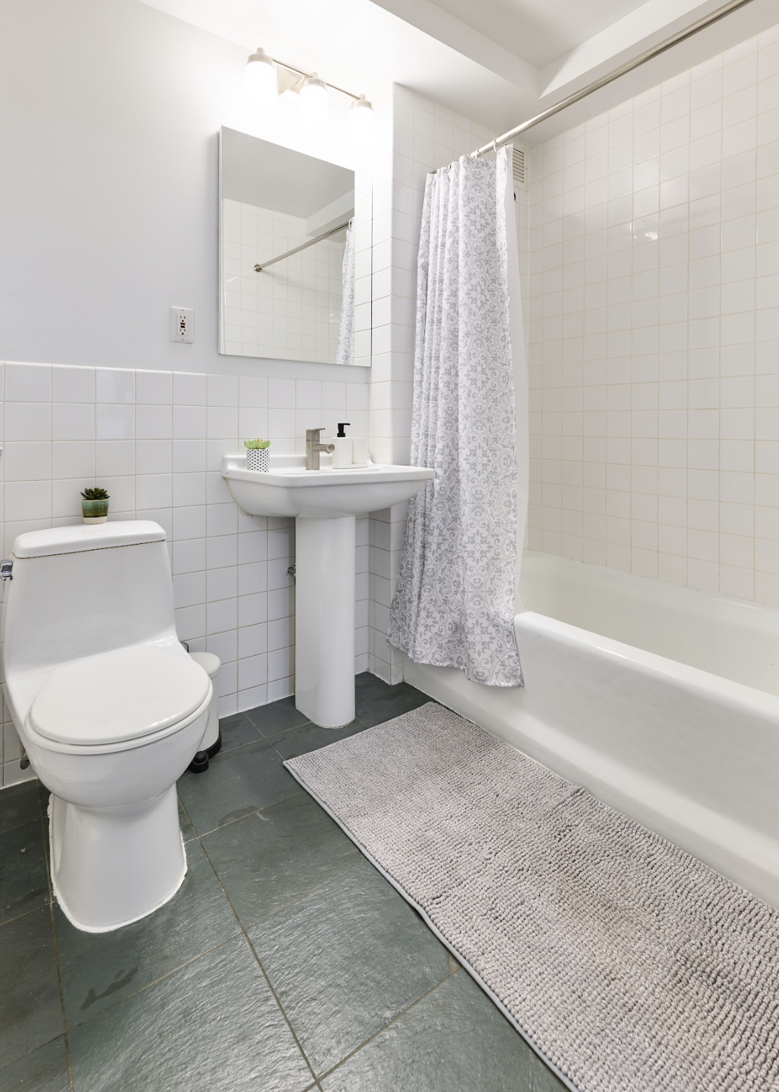 a room in Lower East Side photo 3