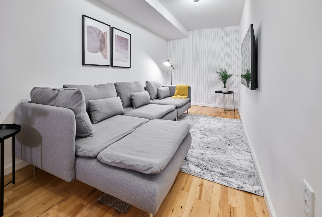a room in East Village photo 8