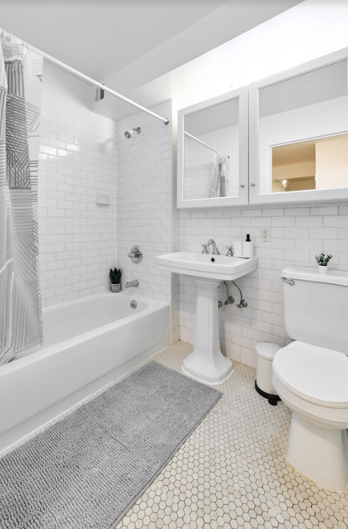 a room in East Village photo 10