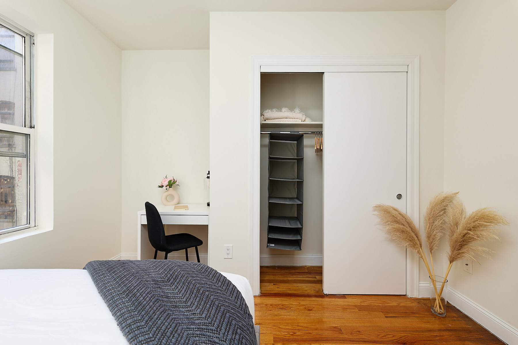 a room in Hamilton Heights photo 10