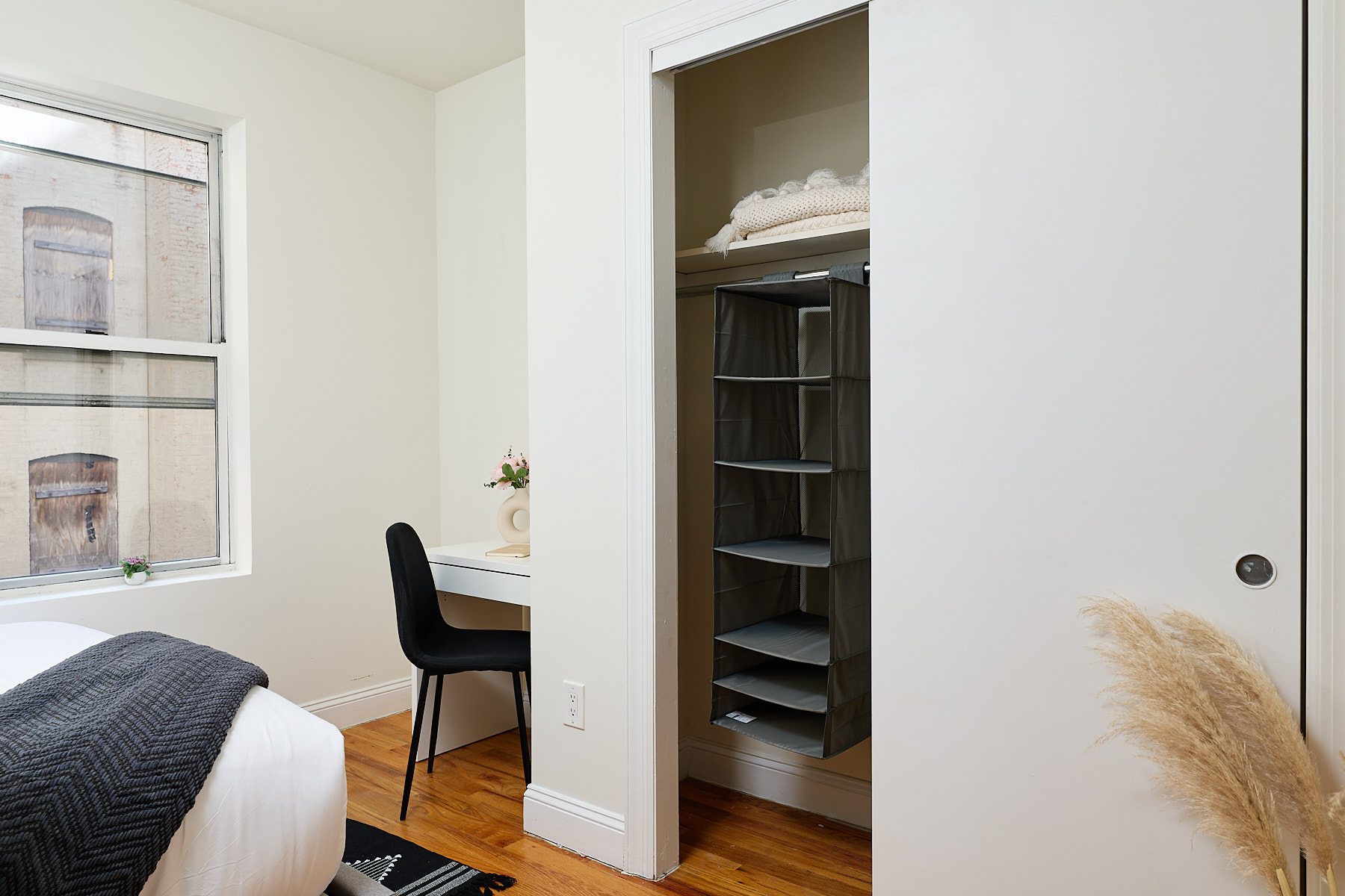 a room in Hamilton Heights photo 11