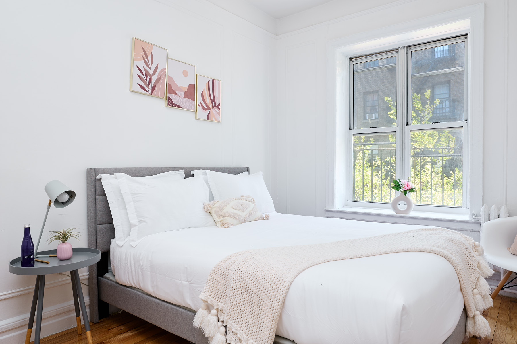 a room in Hamilton Heights photo 3