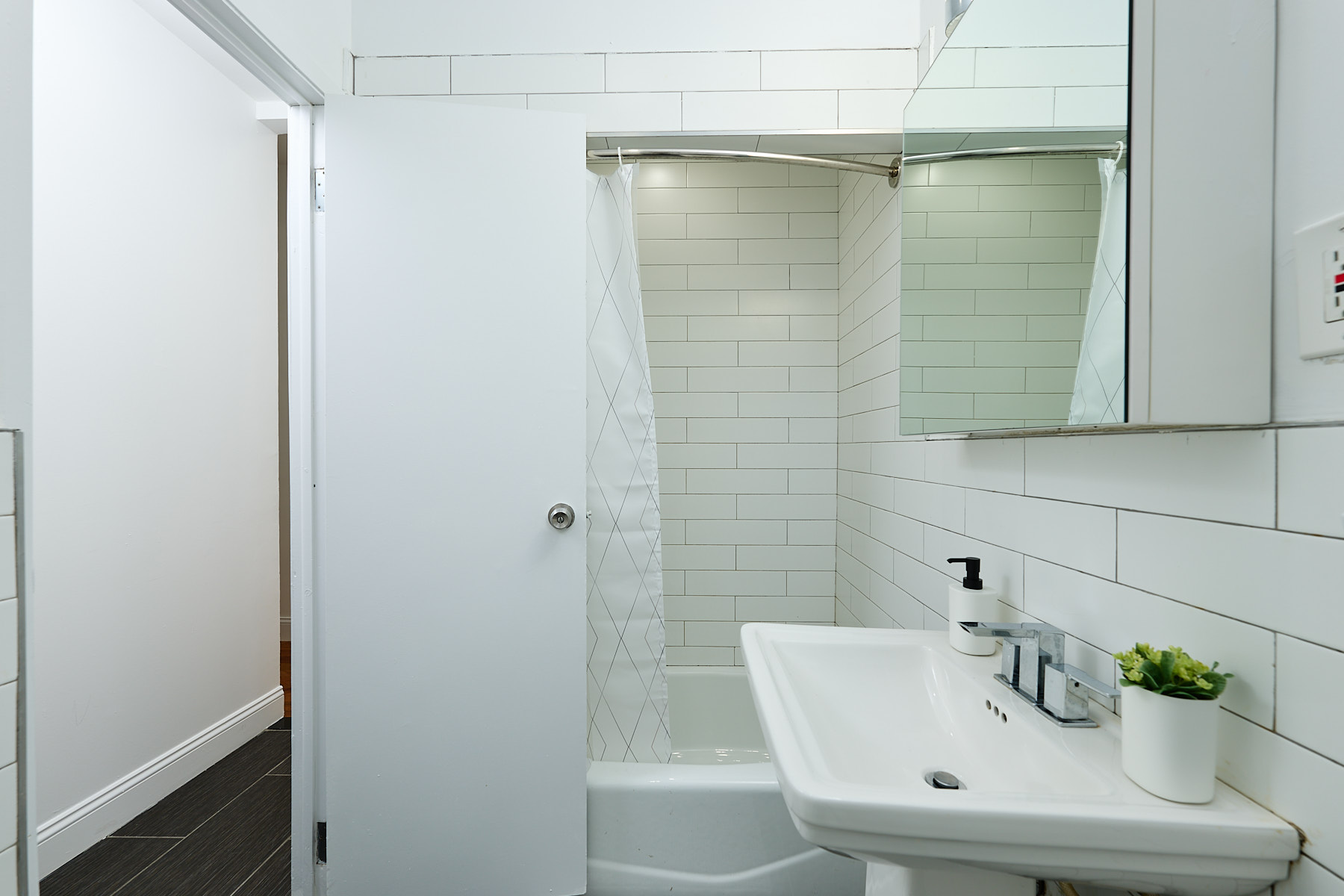 a room in Hamilton Heights photo 6