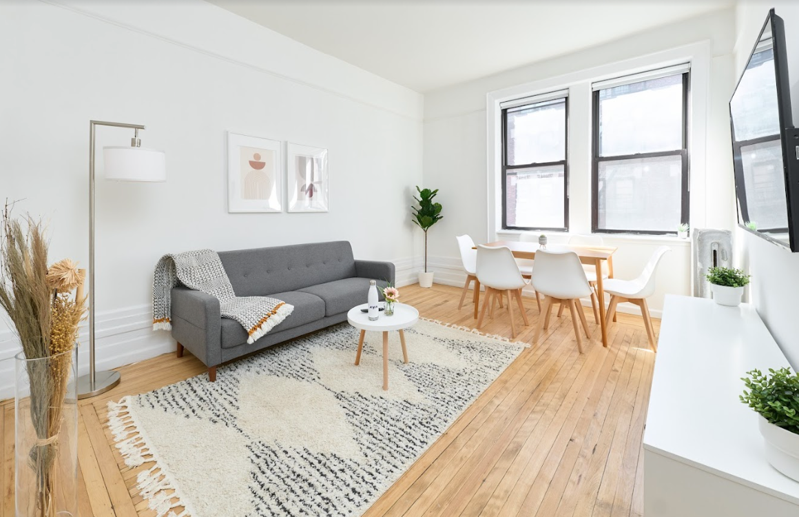 a room in Hamilton Heights photo 3