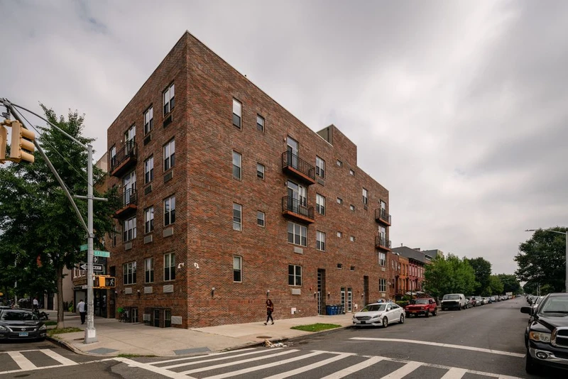 private room in Bedford-Stuyvesant photo 2