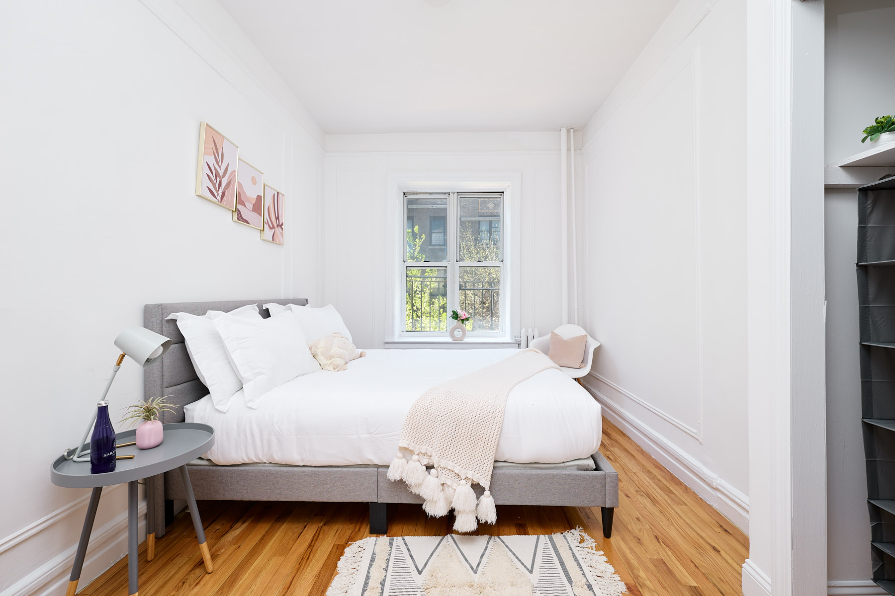 a room in Hamilton Heights photo 2