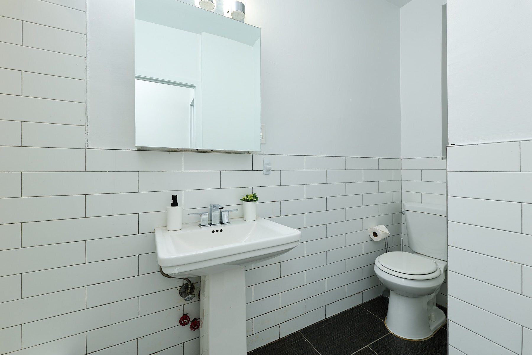 a room in Hamilton Heights photo 5