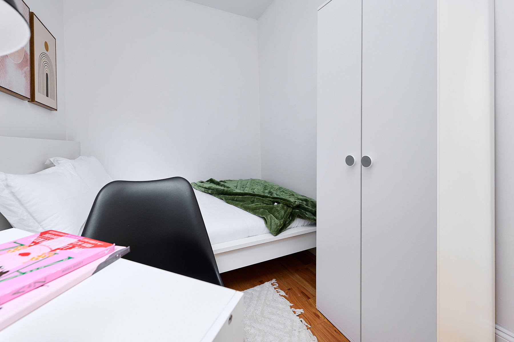 a room in Hell's Kitchen photo 2