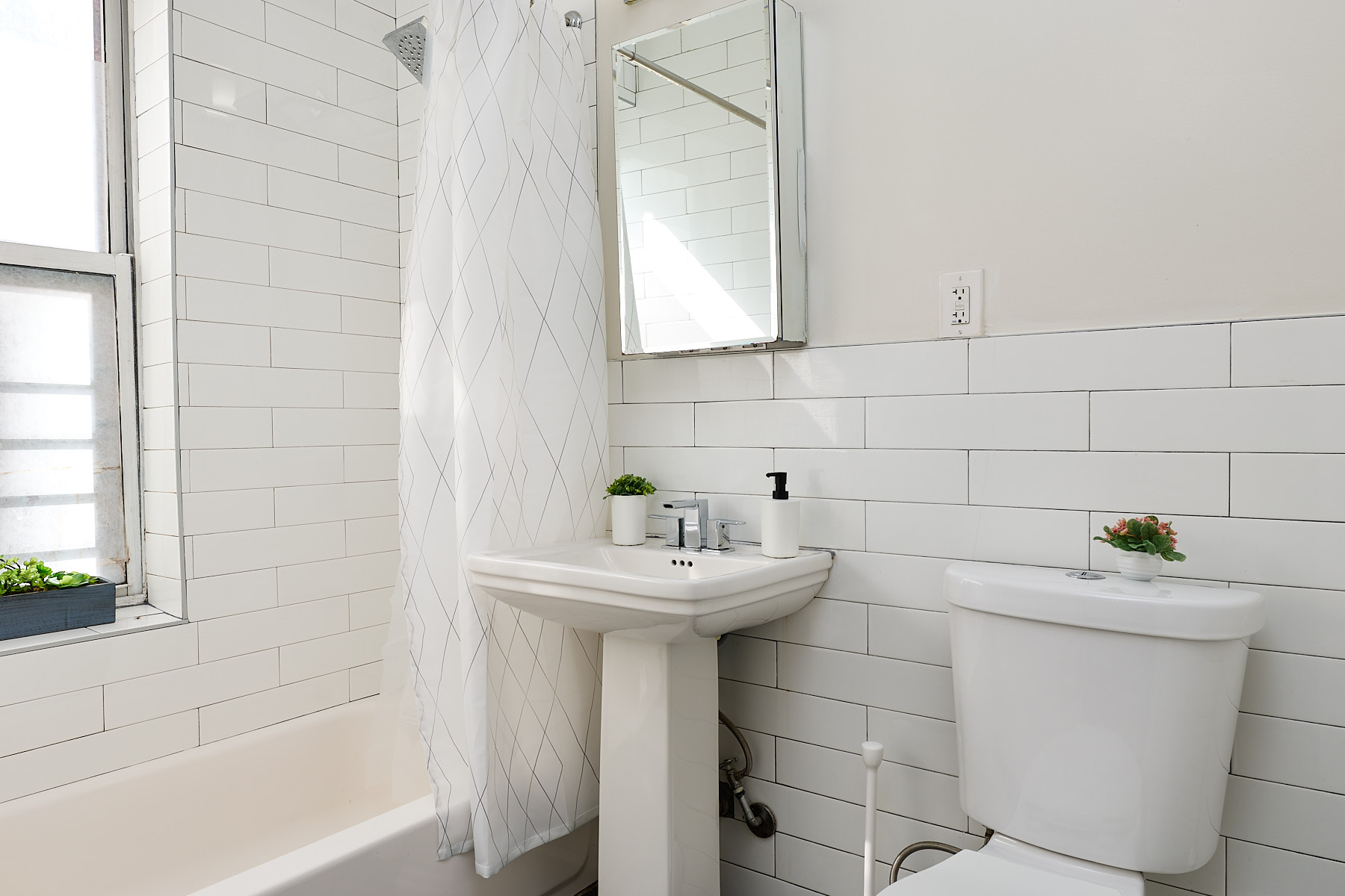 a room in Hamilton Heights photo 7