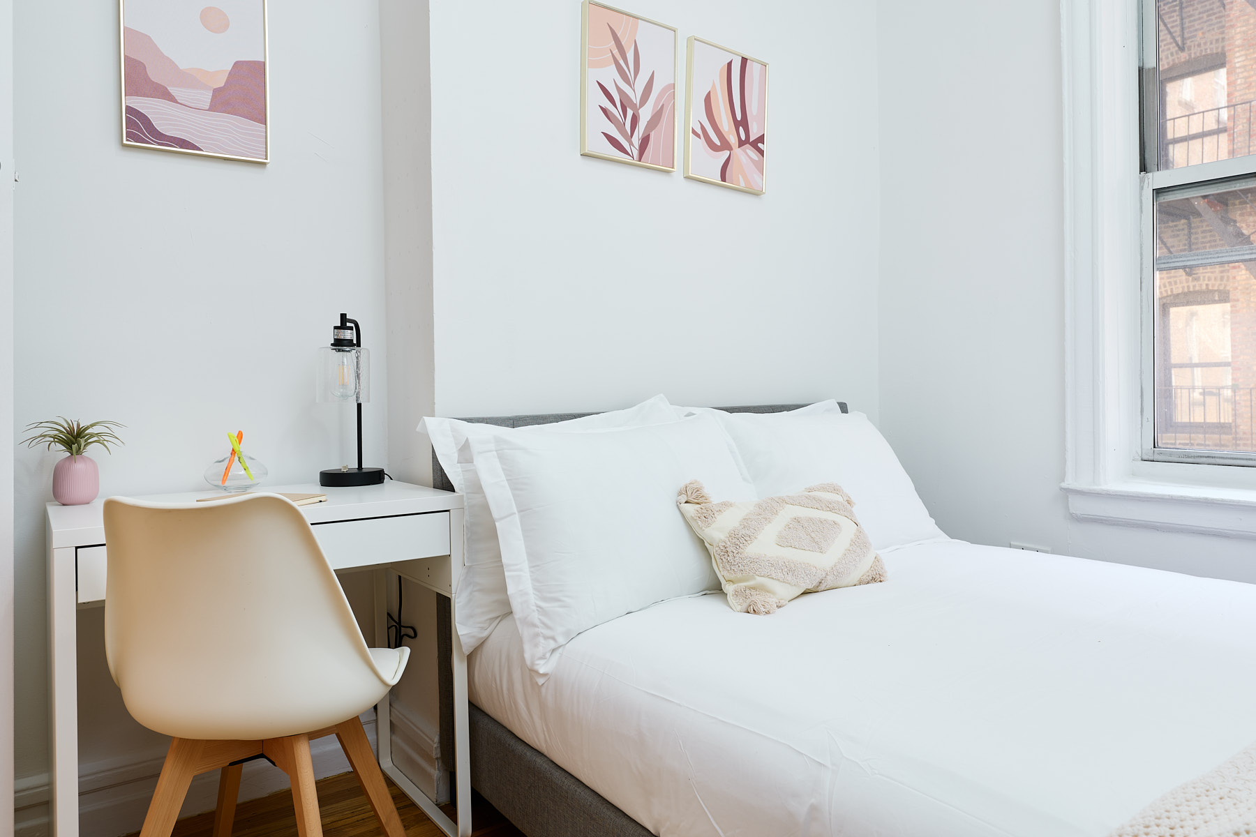 a room in Hamilton Heights photo 2