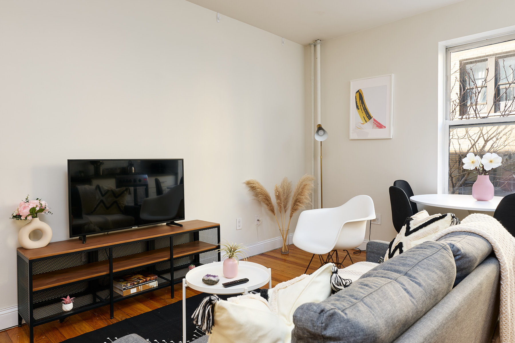 a room in Hamilton Heights photo 7