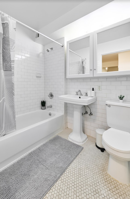 a room in East Village photo 9