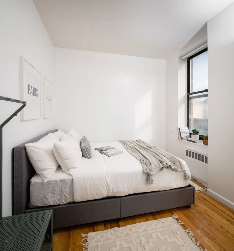 private room in Harlem photo 5