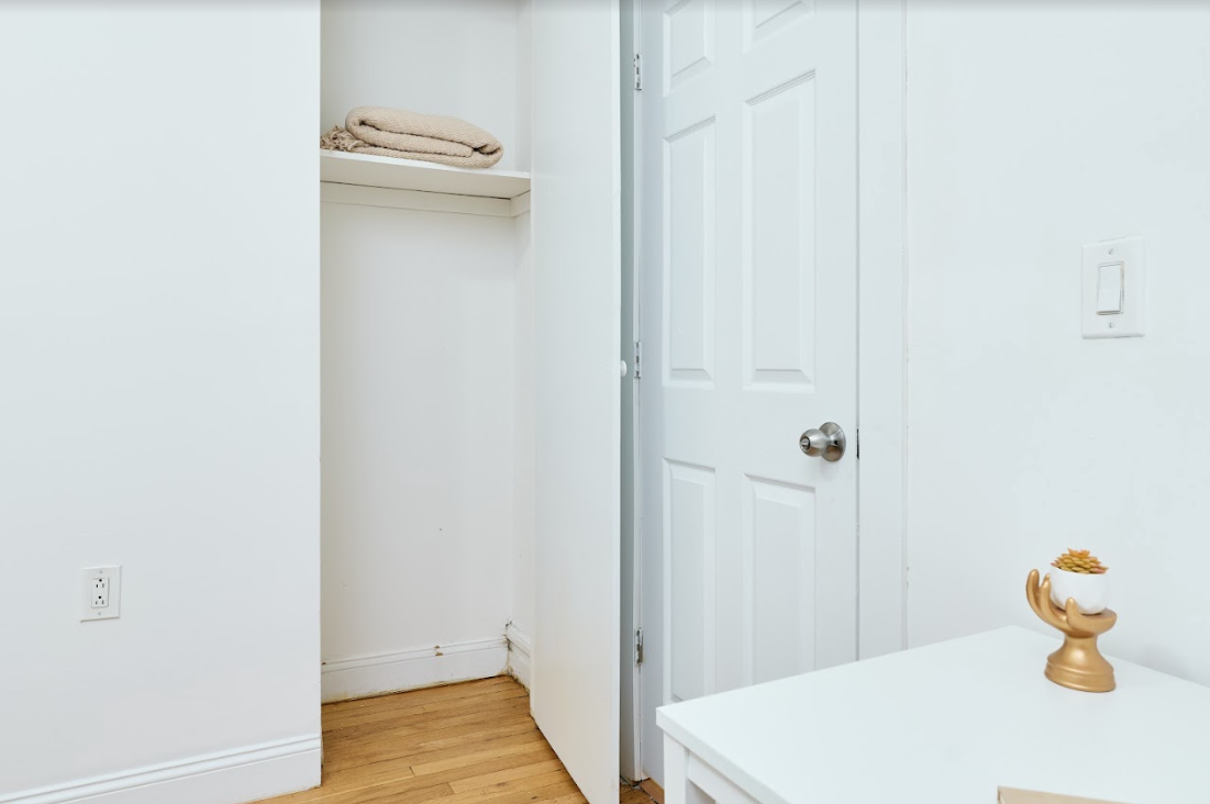 a room in Hamilton Heights photo 4