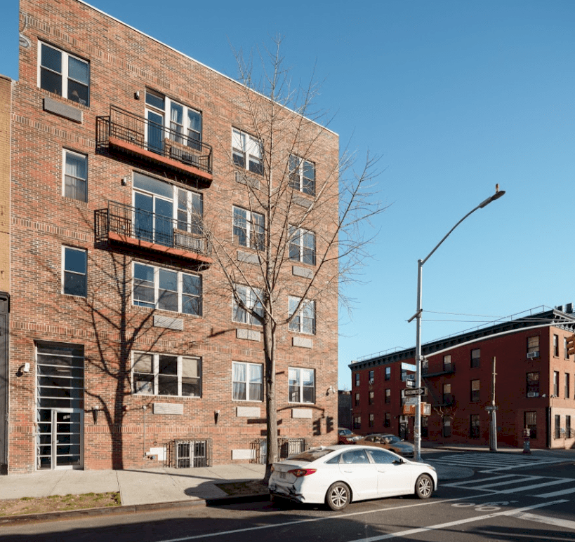 a room in Bedford-Stuyvesant photo 10
