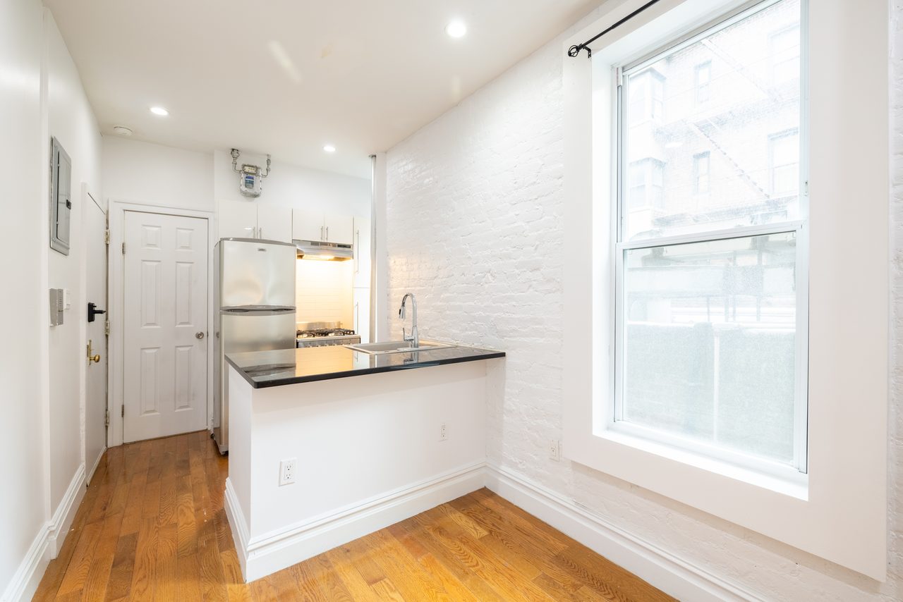 a room in Hell's Kitchen photo 5