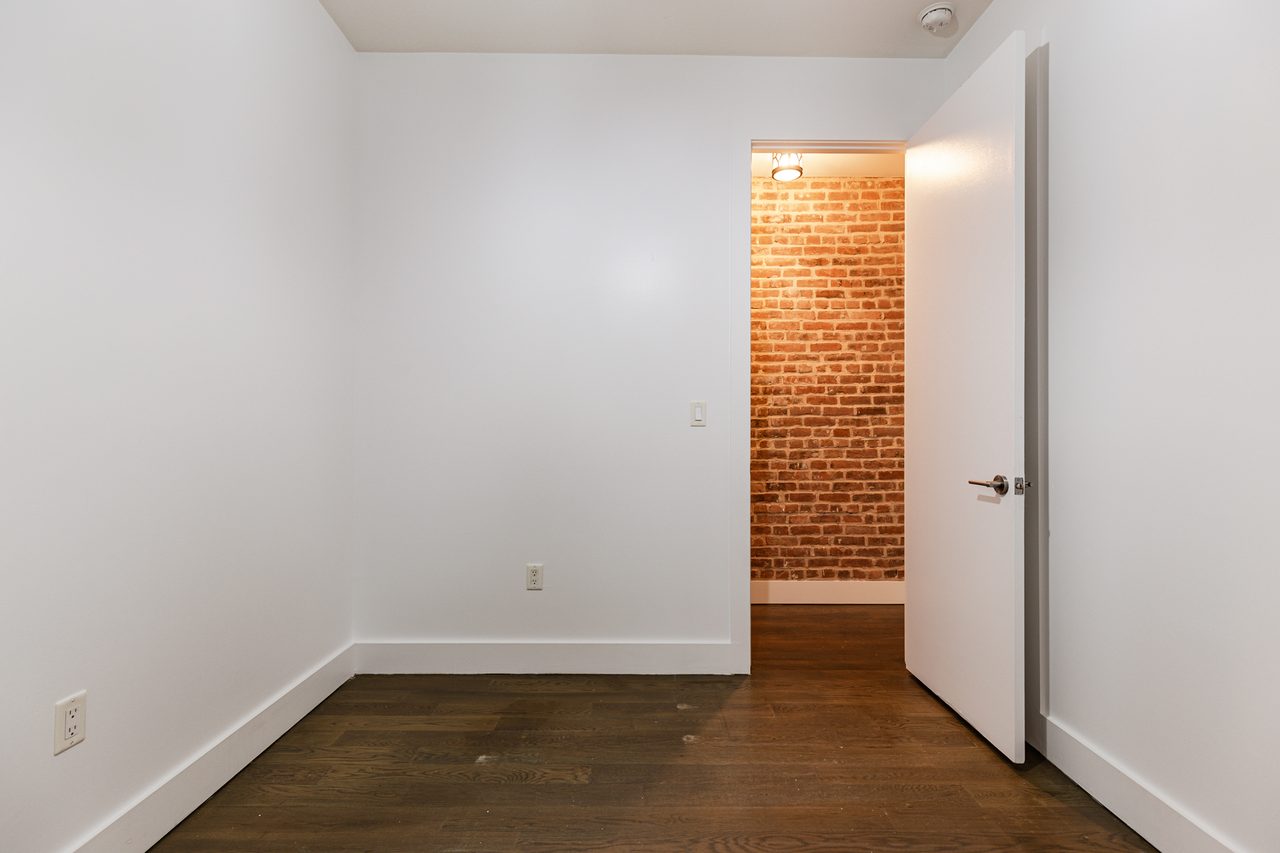 a room in Crown Heights photo 3