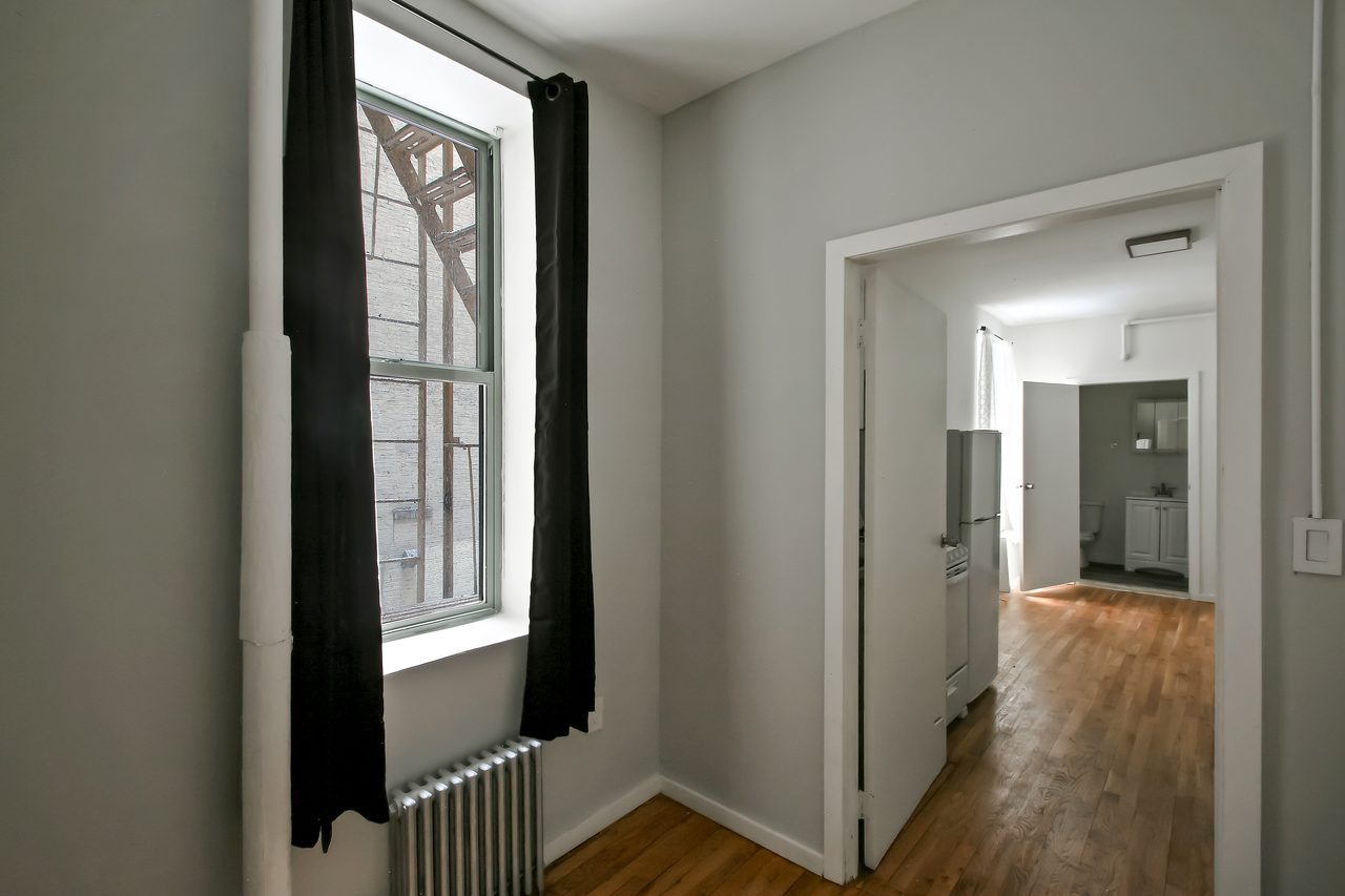 a room in Lincoln Square photo 7