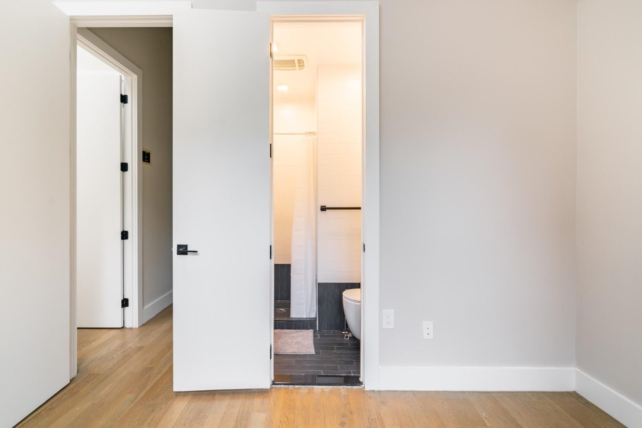 a room in Southside photo 3