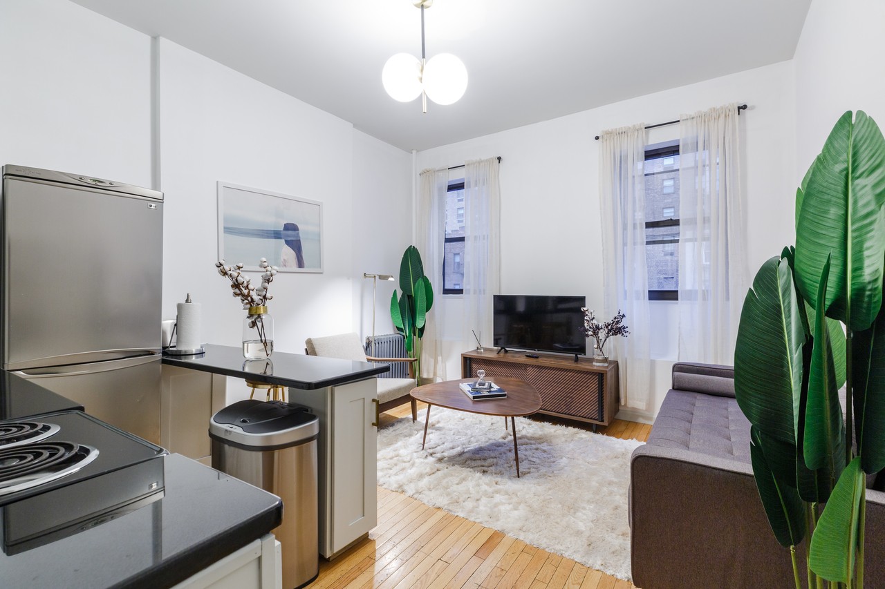 a room in Hell's Kitchen photo 3