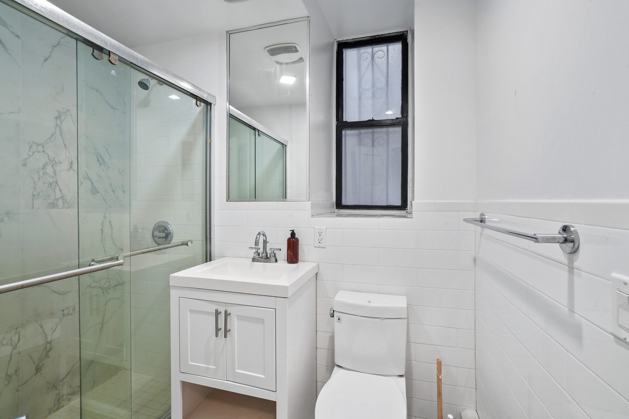 a room in Morningside Heights photo 9