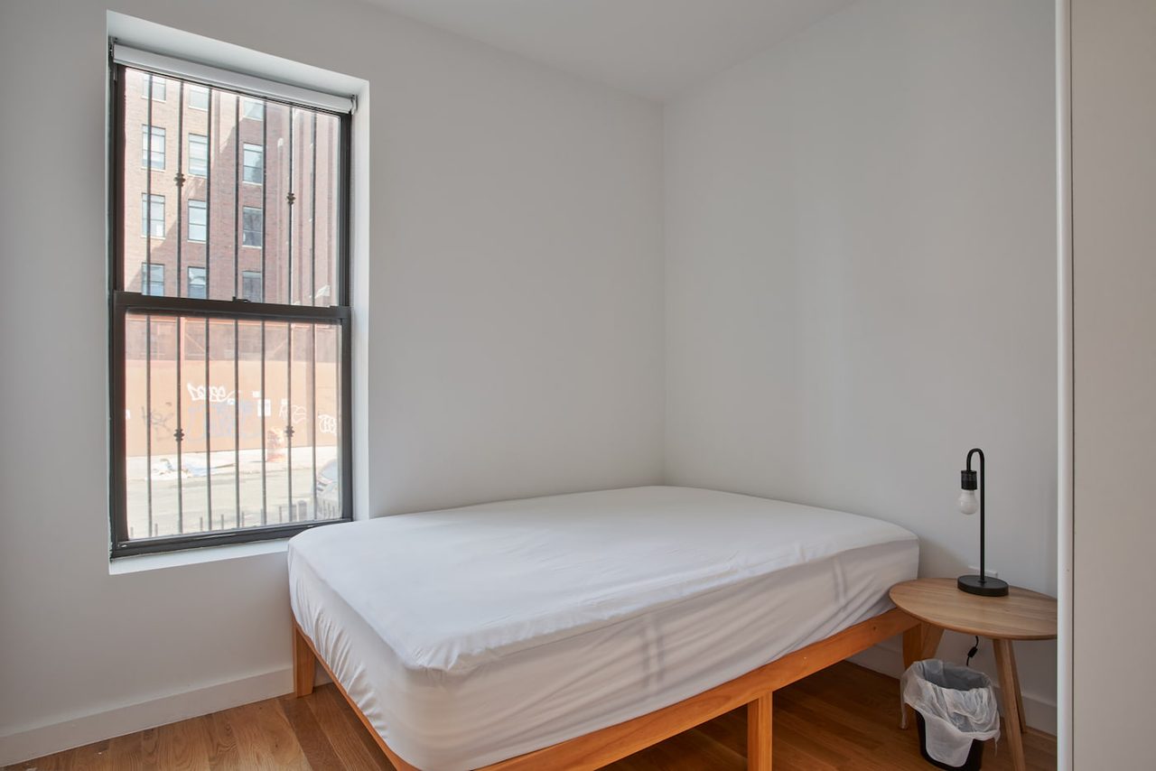 a room in Bedford-Stuyvesant photo 3