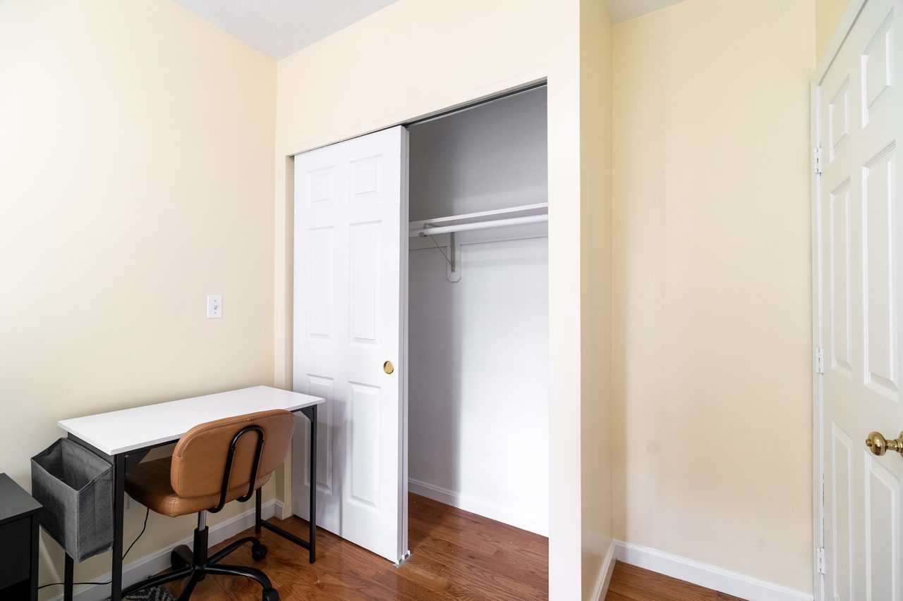 a room in East Boston photo 4