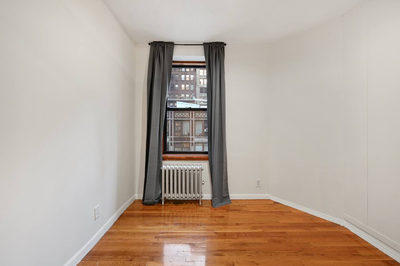 a room in Theater District photo 9
