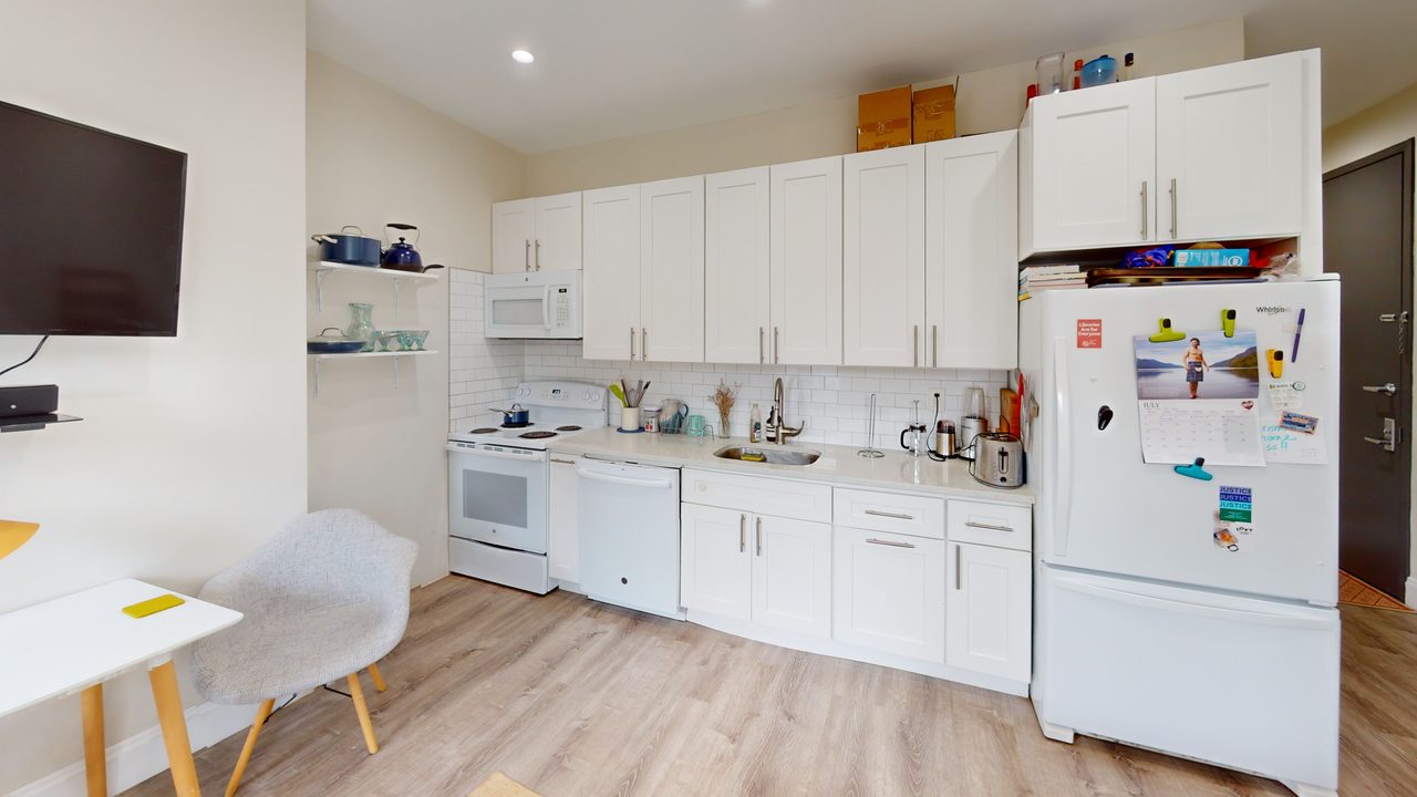 a room in Greenpoint photo 3