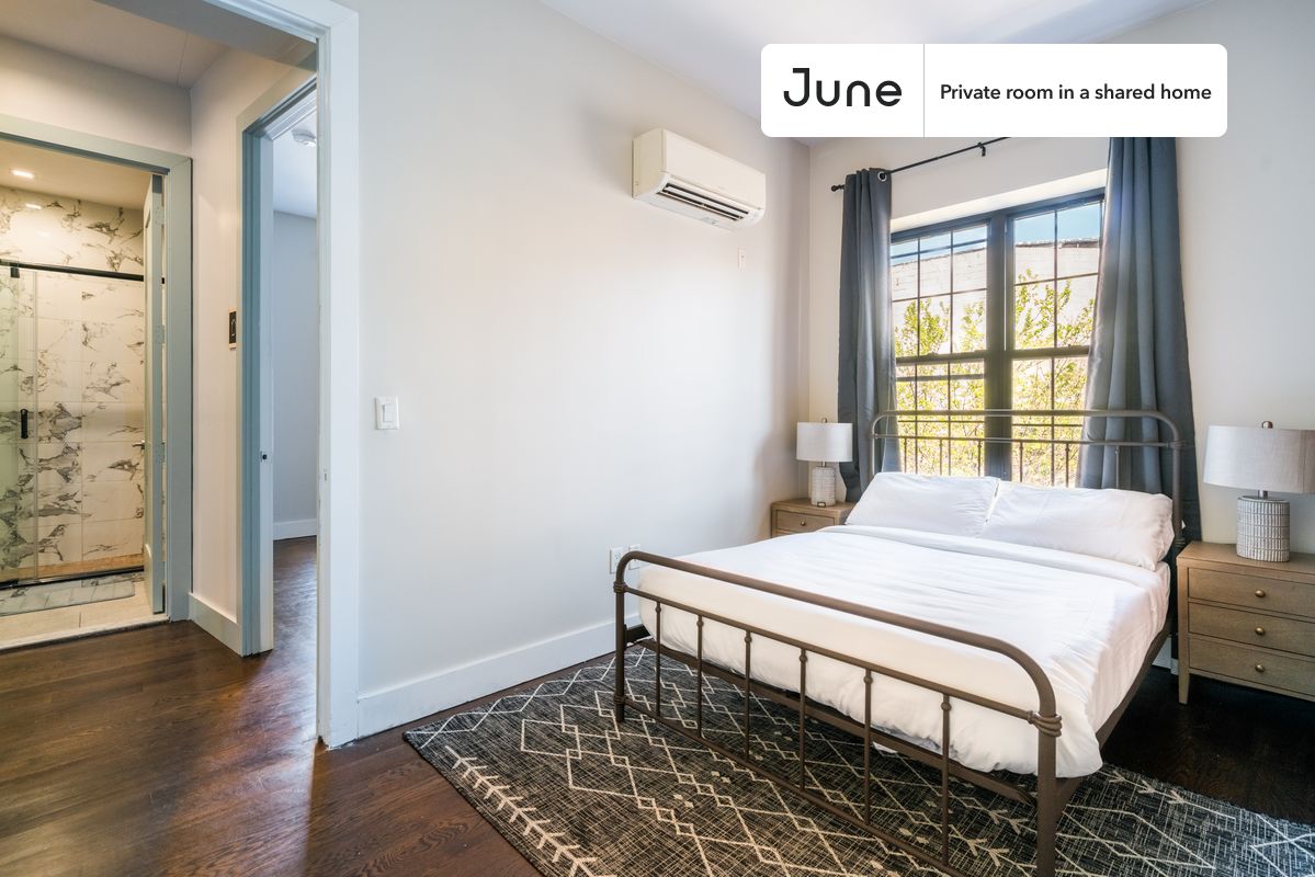 a room in Bedford-Stuyvesant photo 4