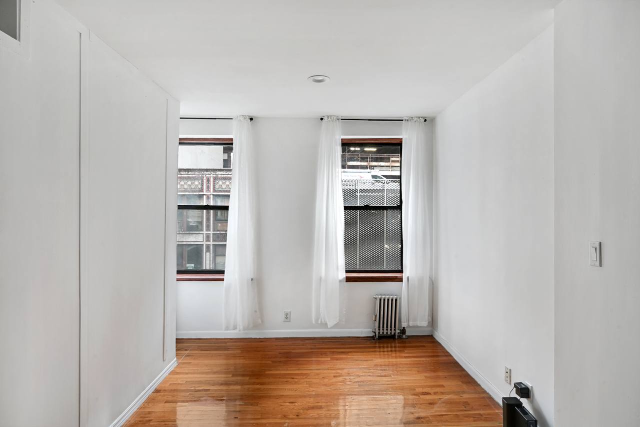 a room in Theater District photo 4
