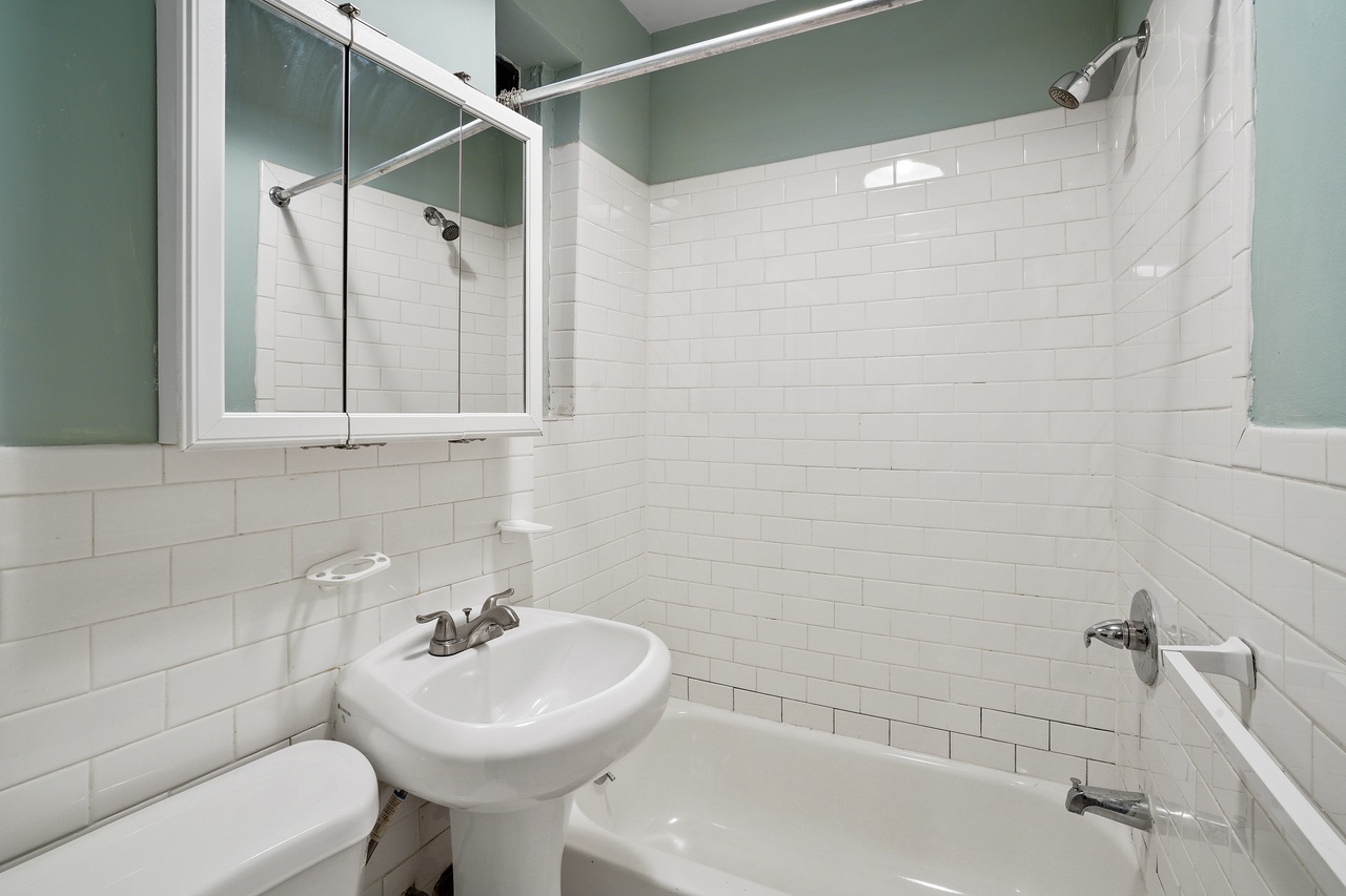 a room in East Village photo 9