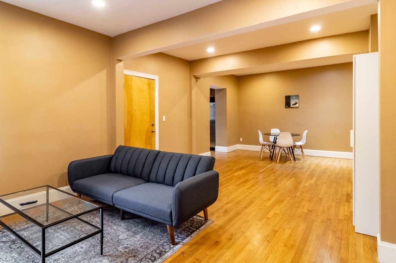 a room in Chestnut Hill photo 5