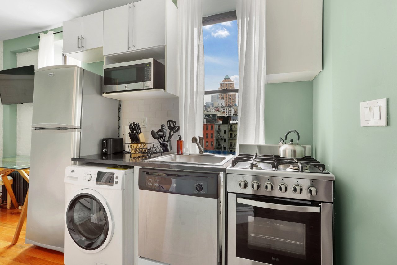 a room in Hell's Kitchen photo 5