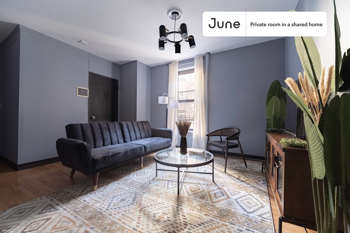 a room in Hamilton Heights photo 4