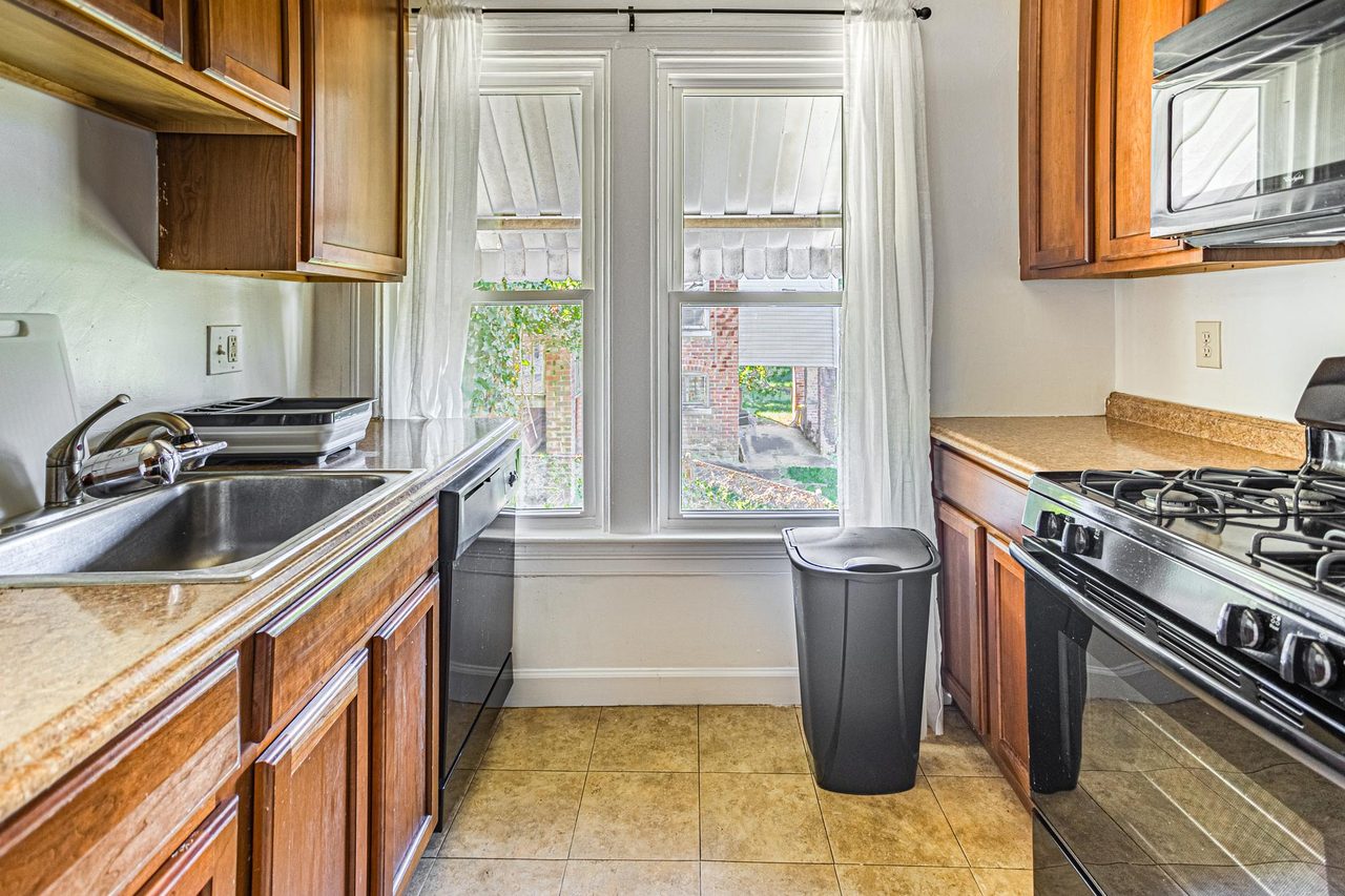 a room in Northeast Washington photo 5