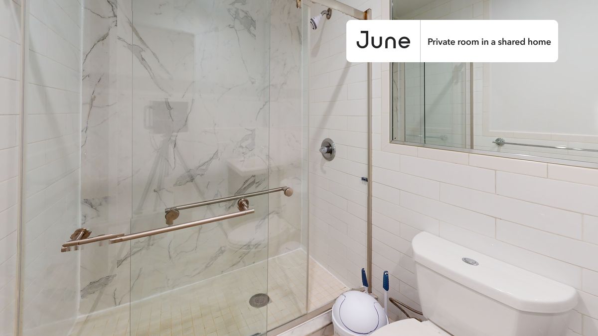a room in Morningside Heights photo 9