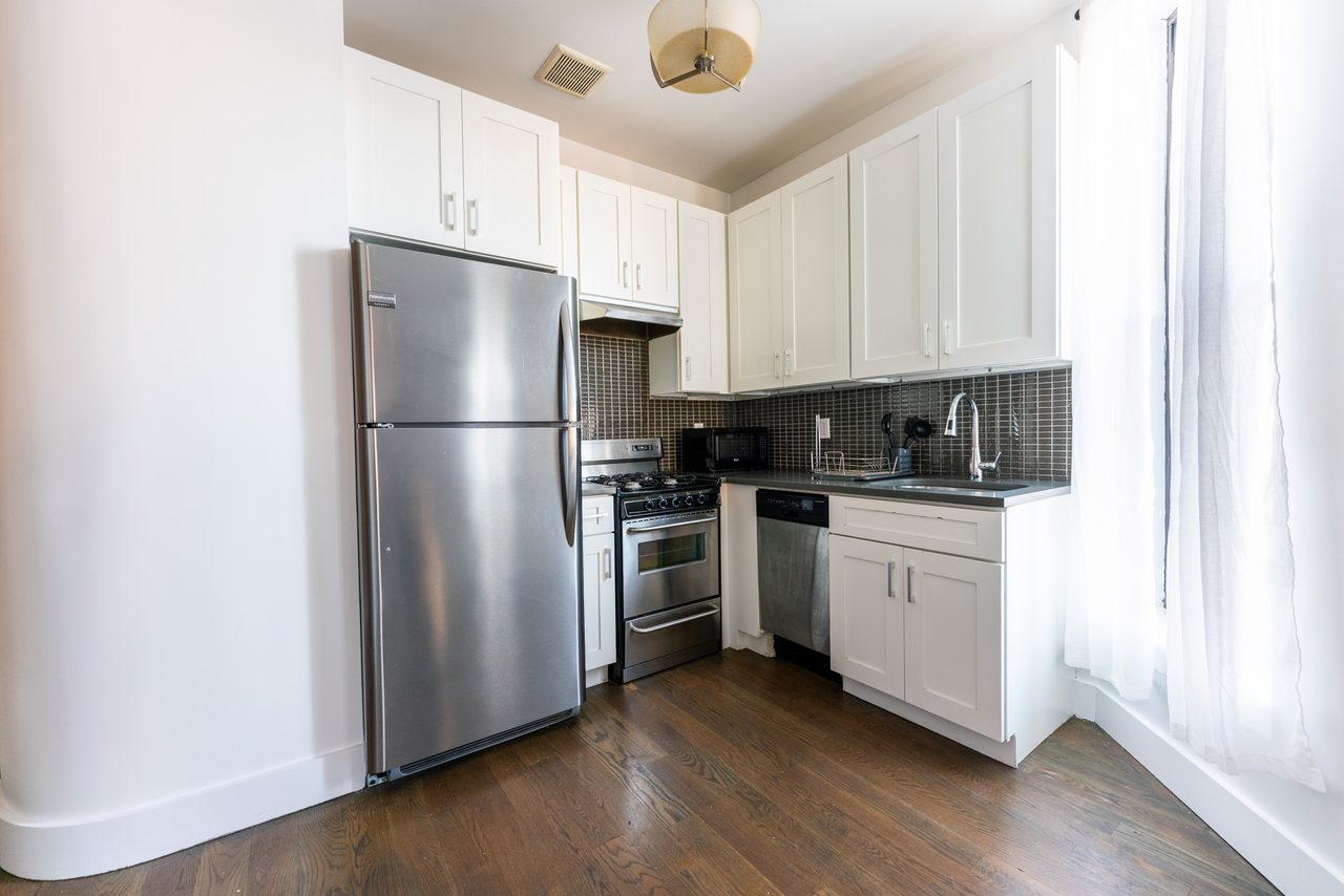 a room in Crown Heights photo 4