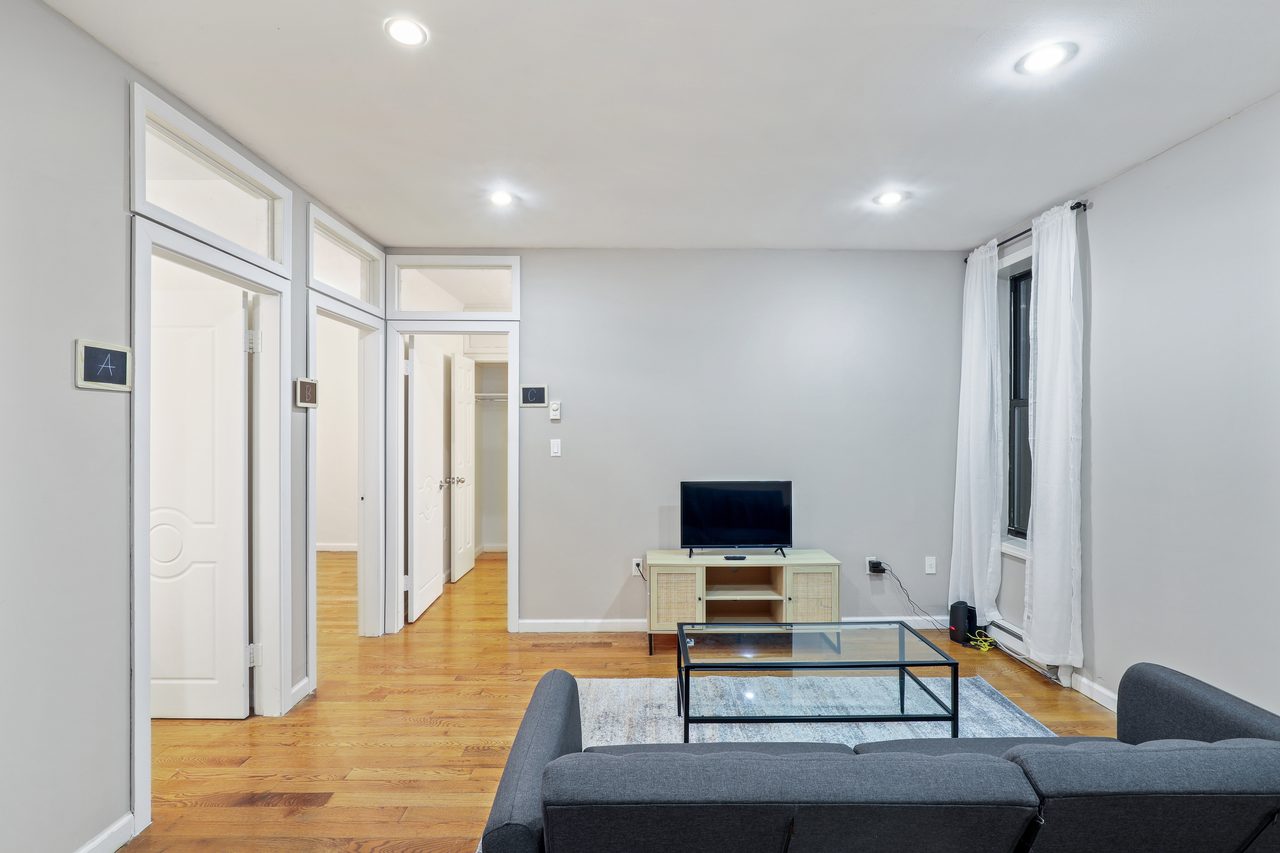 a room in Morningside Heights photo 8