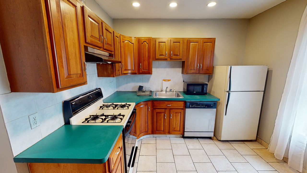 a room in Lower Allston photo 5