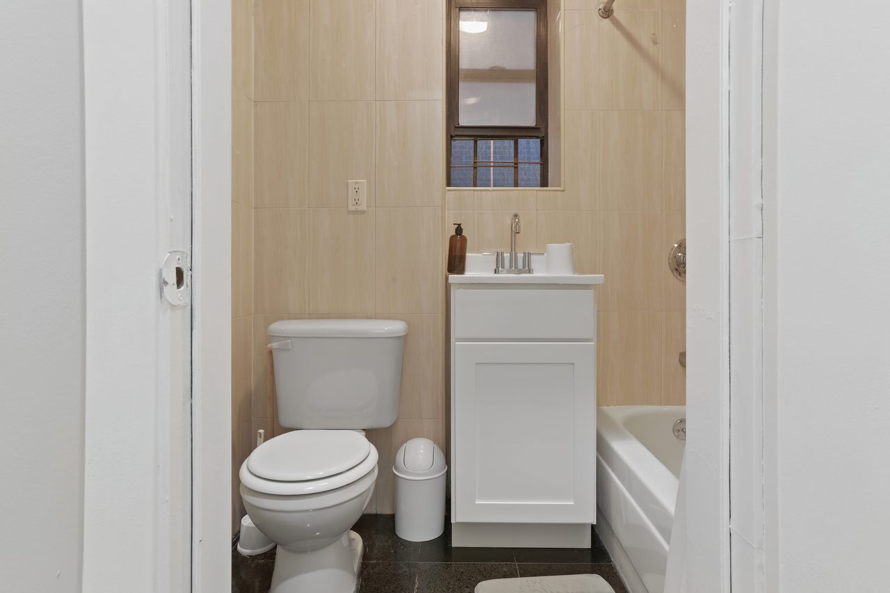 a room in Morningside Heights photo 5