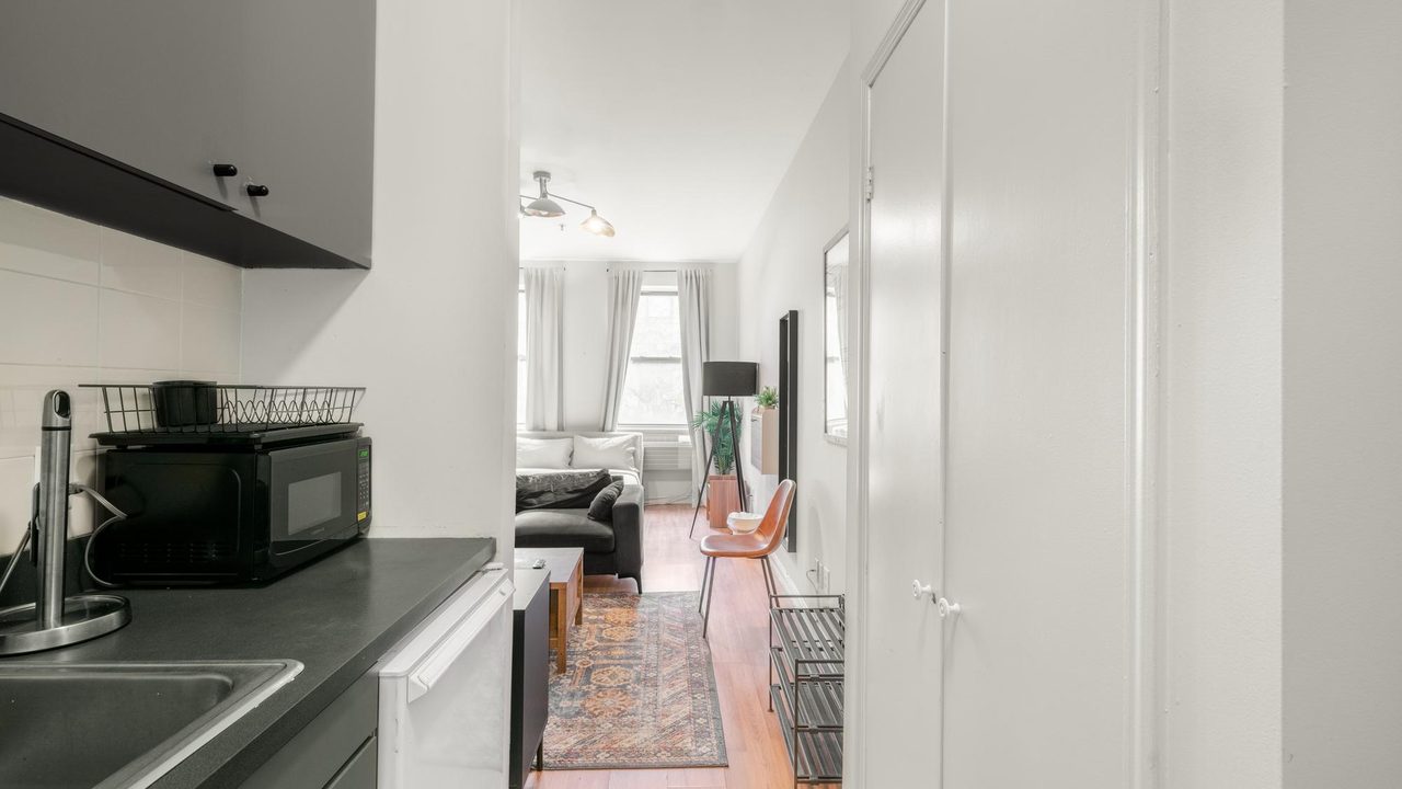 a room in Hell's Kitchen photo 5