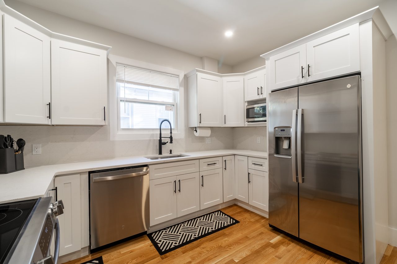 a room in Roxbury photo 6