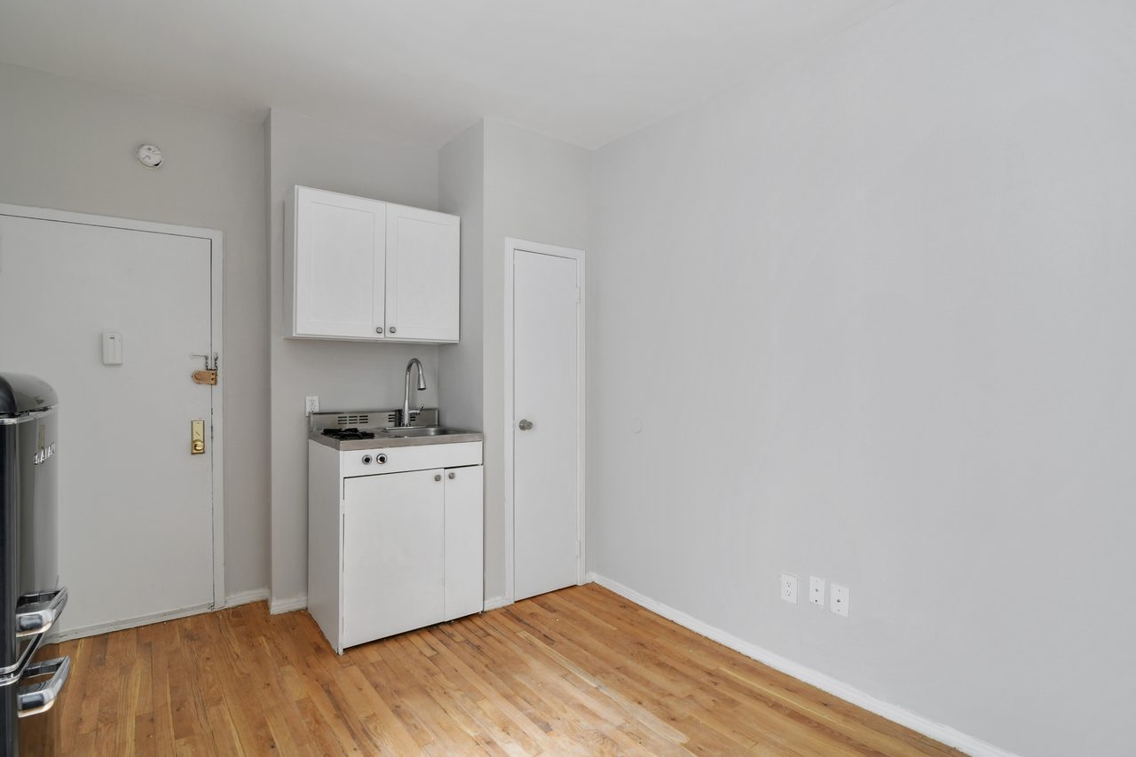 a room in Lincoln Square photo 3