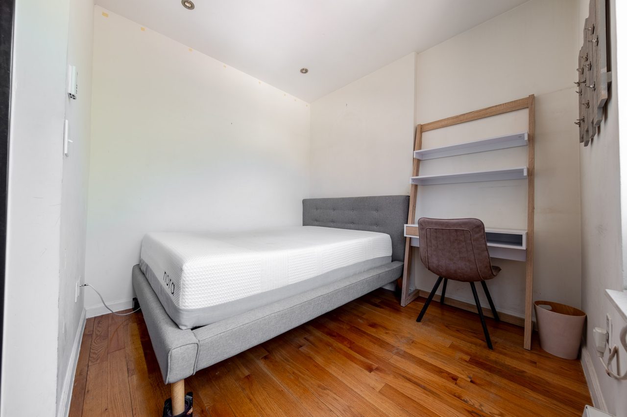 a room in Morningside Heights photo 2