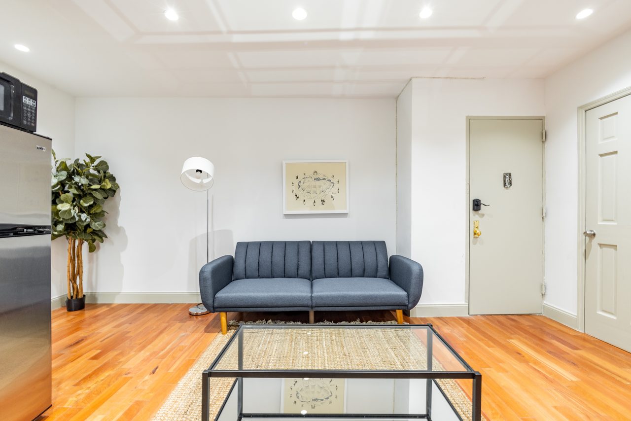 a room in Hamilton Heights photo 4