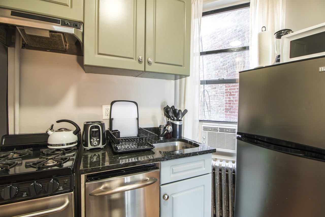 a room in East Village photo 7