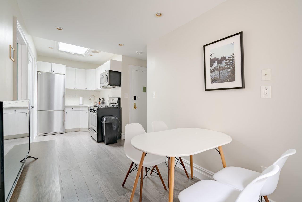 a room in Flatiron District photo 8