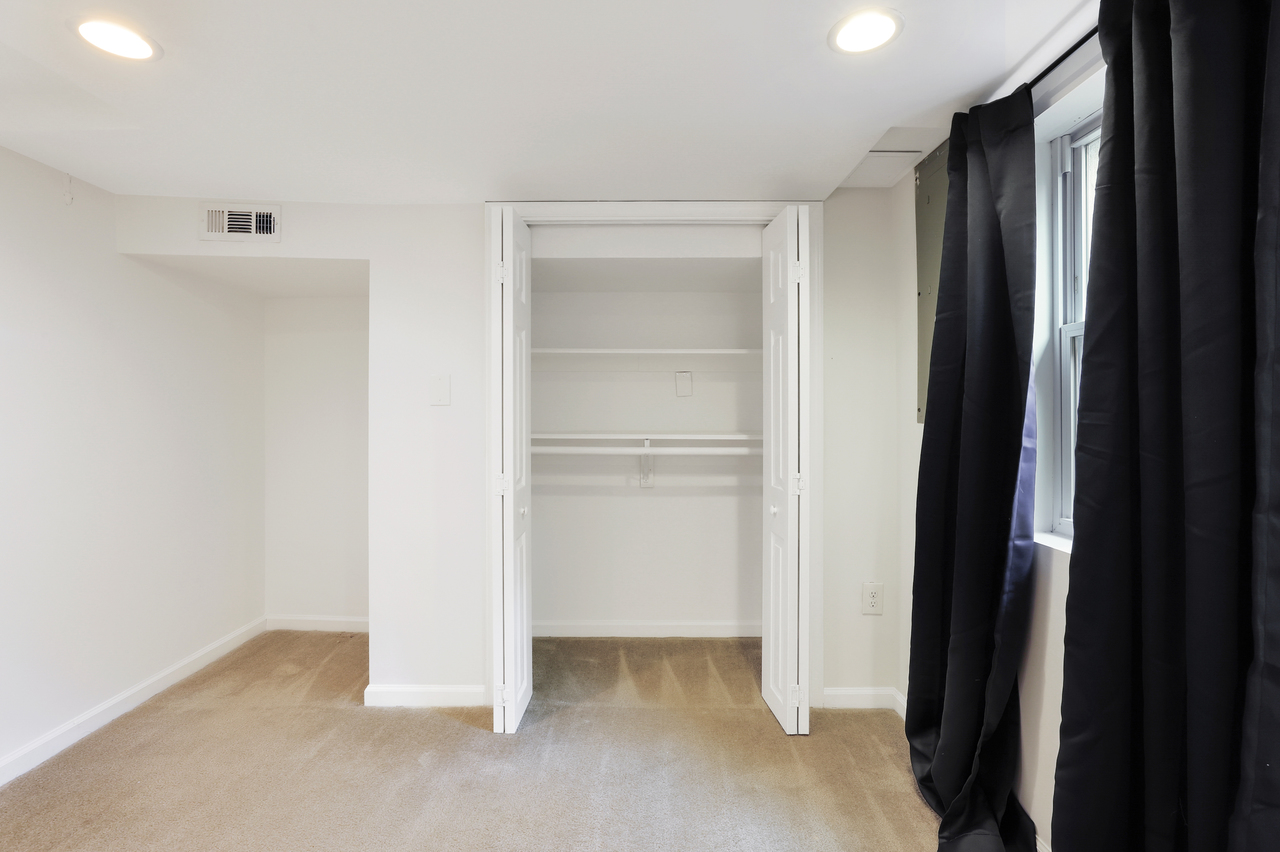 a room in Northwest Washington photo 4