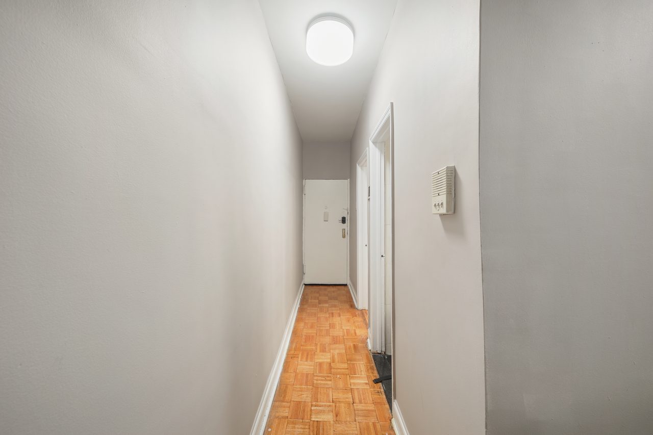 a room in Morningside Heights photo 6